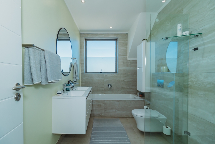 4 Bedroom Property for Sale in Kingswood Golf Estate Western Cape